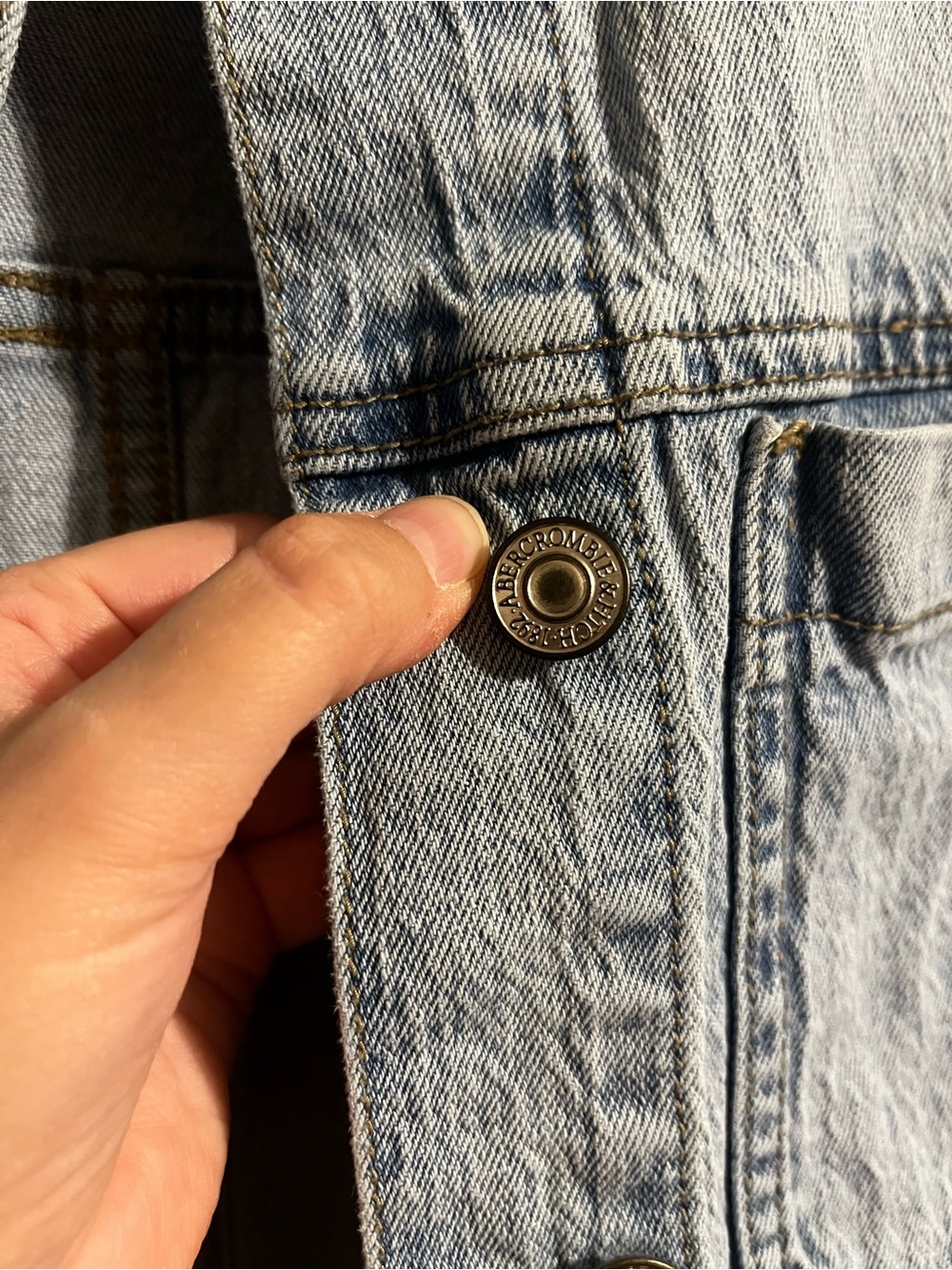 Abercrombie & Fitch | Light Wash Cropped Denim Button Up Jacket - Sz Small - Picture 5 of 8